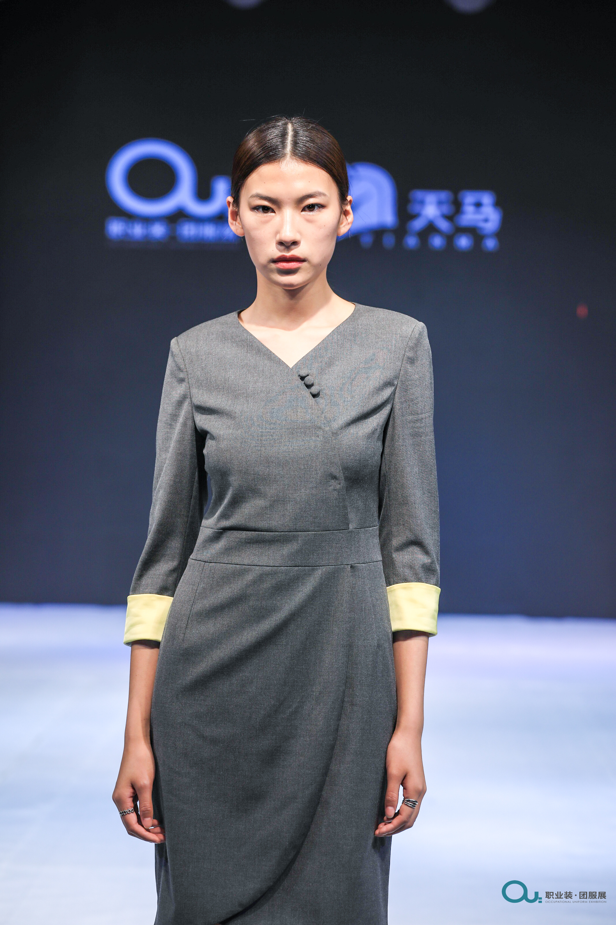 天馬服飾火星版職業(yè)裝亮相上海團(tuán)服展，T臺C位秀最美職場穿搭