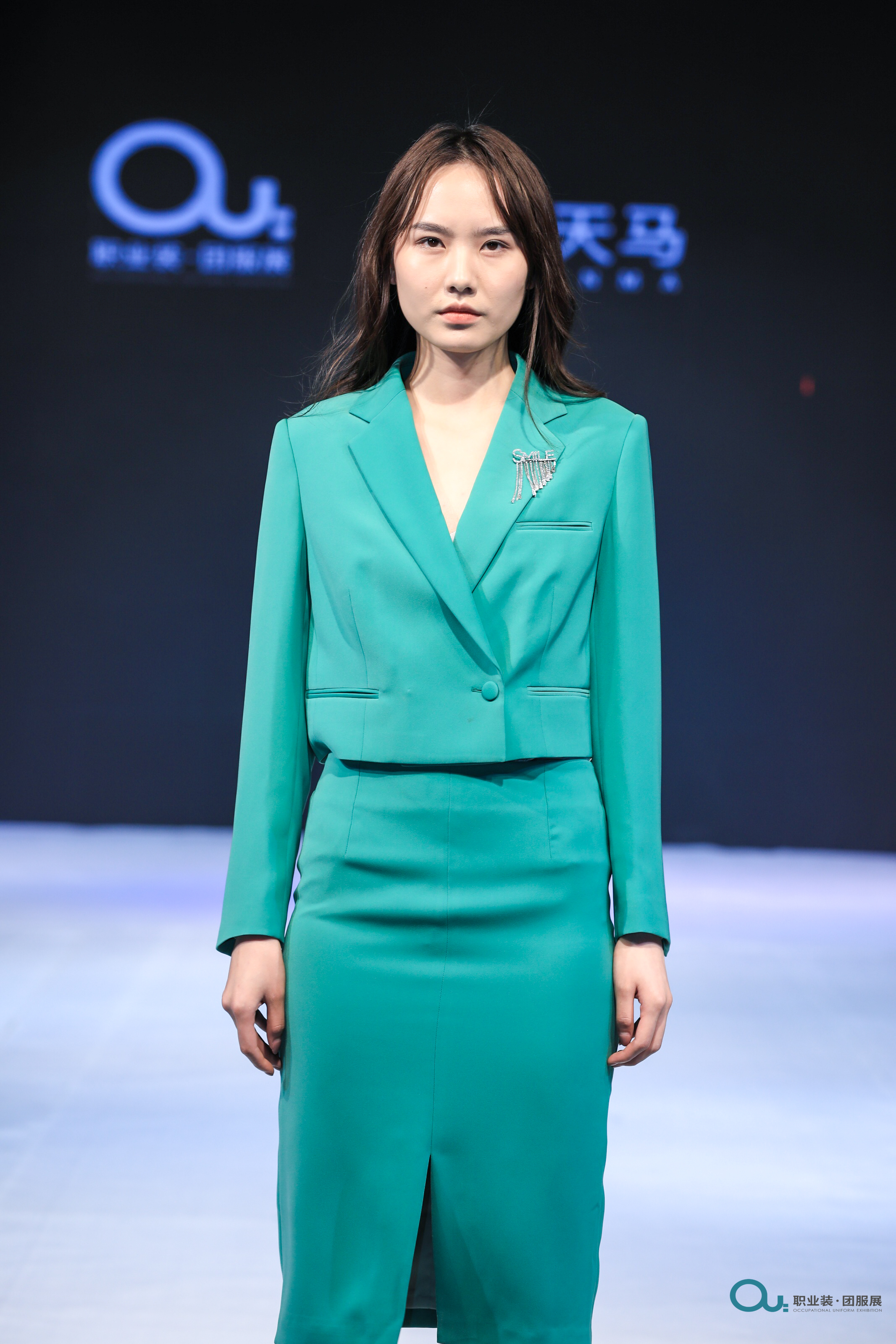 天馬服飾火星版職業(yè)裝亮相上海團(tuán)服展，T臺C位秀最美職場穿搭
